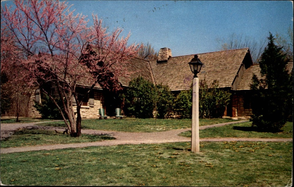 Hennepin Cottage Pere Marquette State Park Grafton Illinois ~ 1970s postcard