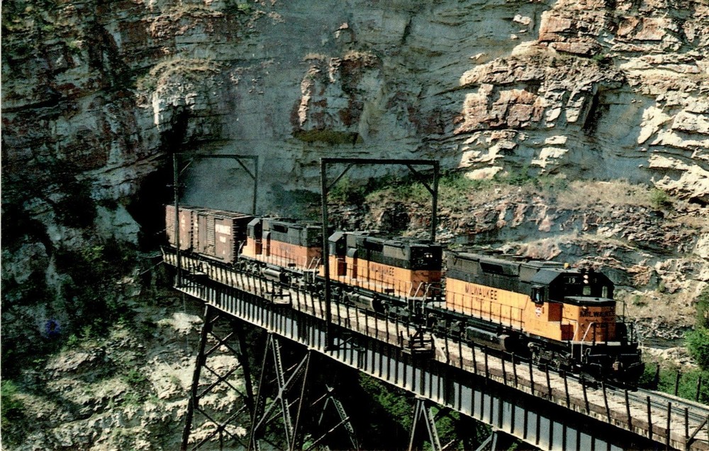 Milwaukee, Milwaukee Road 19, 17 & 20, Eagles Nest Tunnel, Montana, Postcard