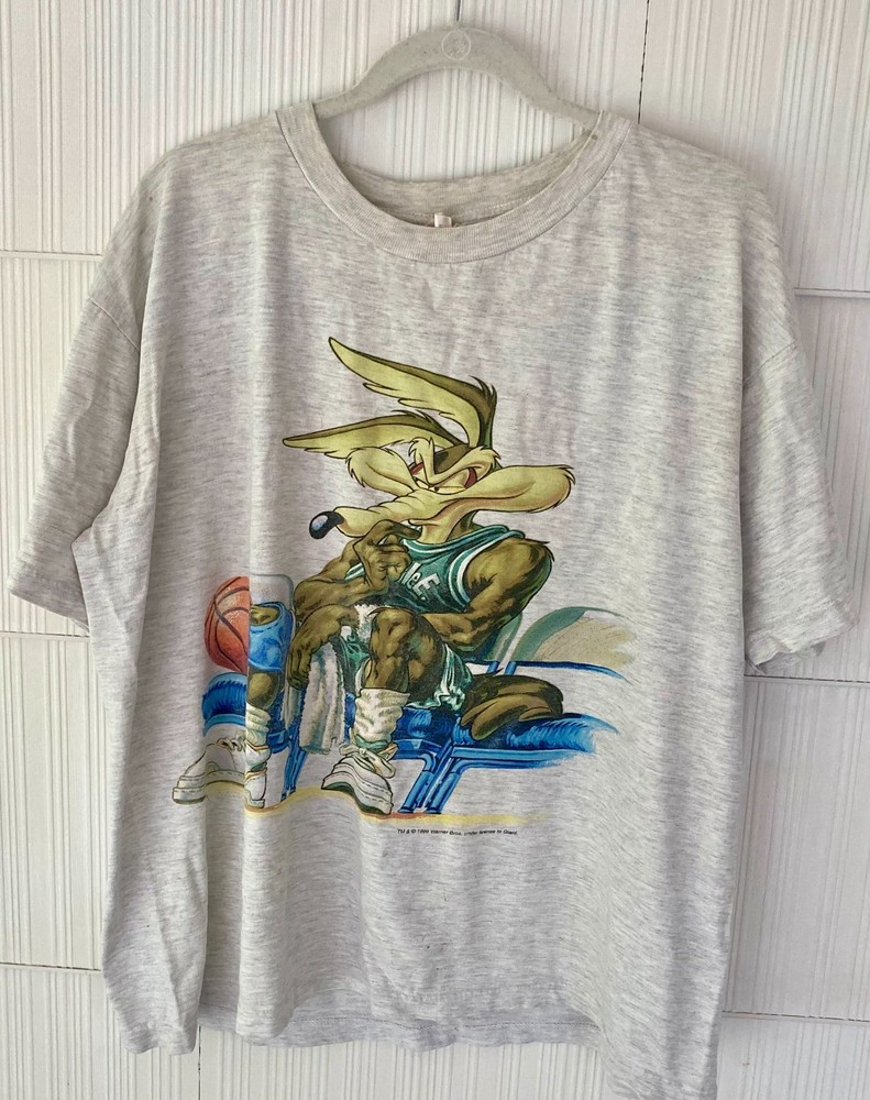 Vintage XL 90s Wile E Coyote Looney Tunes Hoop Slam Basketball T Shirt FLAWS