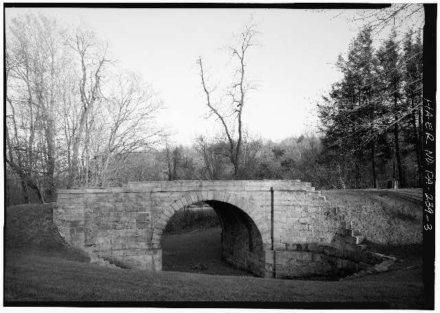 3. PERSPECTIVE VIEW OF SOUTH SIDE OF BRIDGE LOOKING EAST - Skew Arch Bridge,