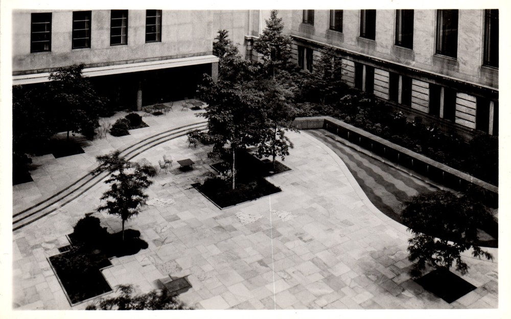 Postcard exterior Garden Court the Cleveland, Museum of Art, Ohio RPPC