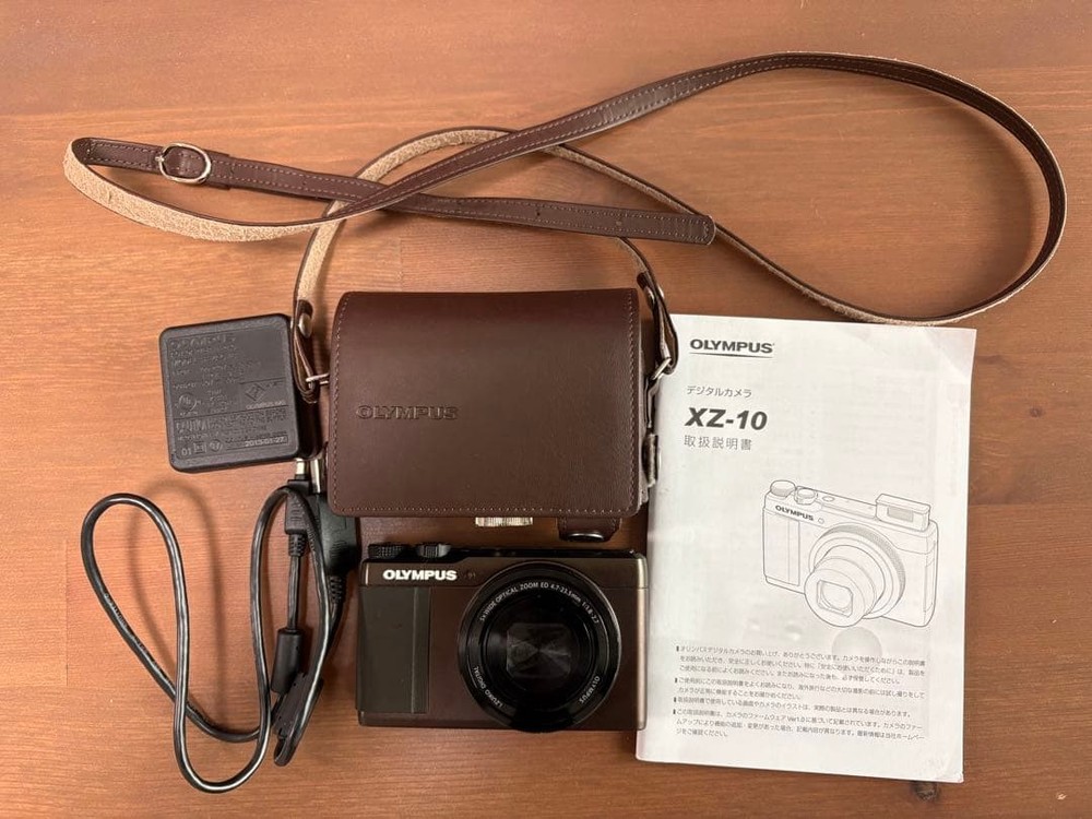 OLYMPUS XZ 10 Compact Digital Camera (with    Case)