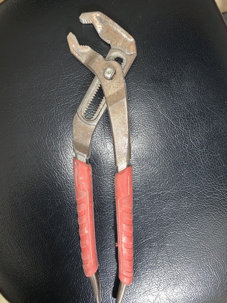Milwaukee Jaw Plier Red working condition priced to sell