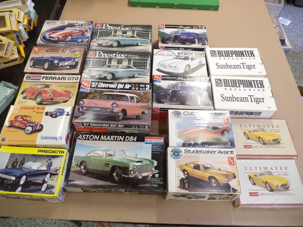 AMT/others 1:25/1:43 scale Model Car kit lot (lot s)