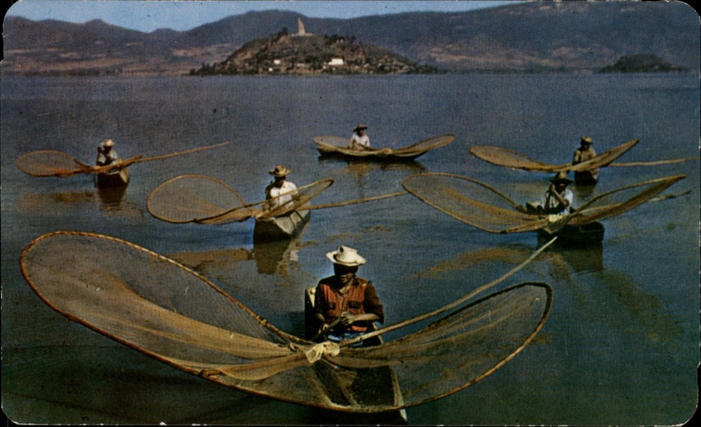 Fishermen Lago de Patzcuaro Michoacan Mexico vintage postcard s181