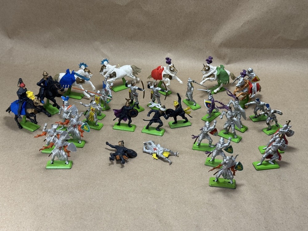 Vintage Deetail Britains Ltd 1971 Lot Of 32 Knights Horses Figures Army England