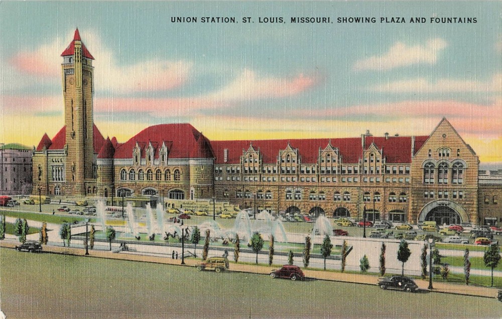1940s Union Station, St. Louis, Missouri, Showing Plaza and Fountains Postcard