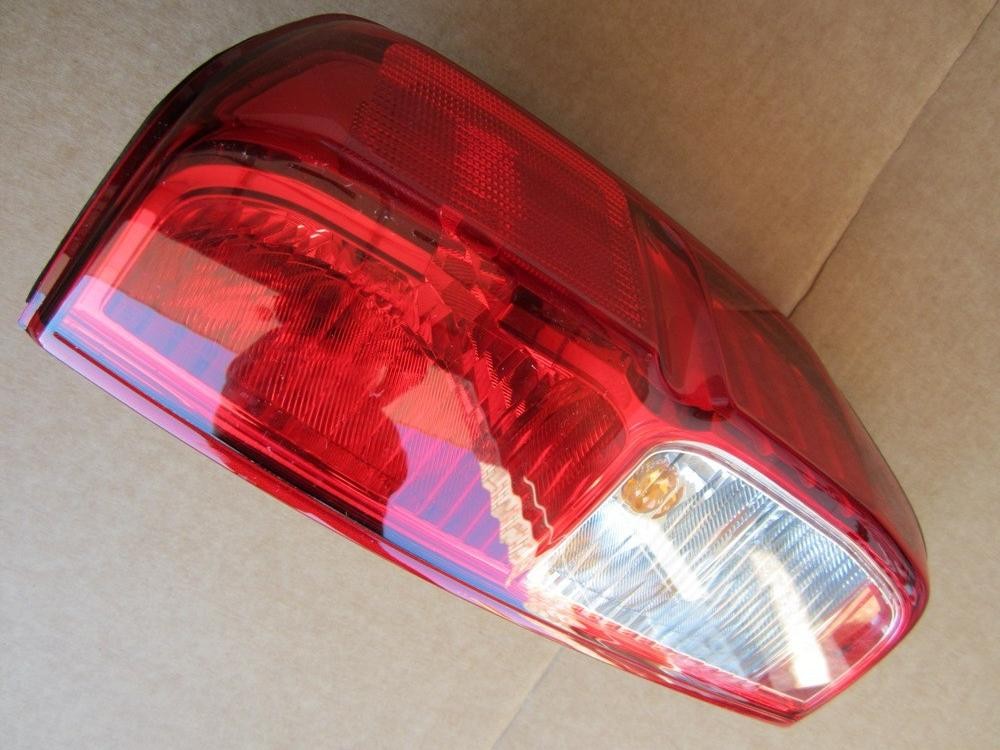 05-13 Nissan Frontier Right Passenger Tail Light with Bulbs OEM 26550-EA825