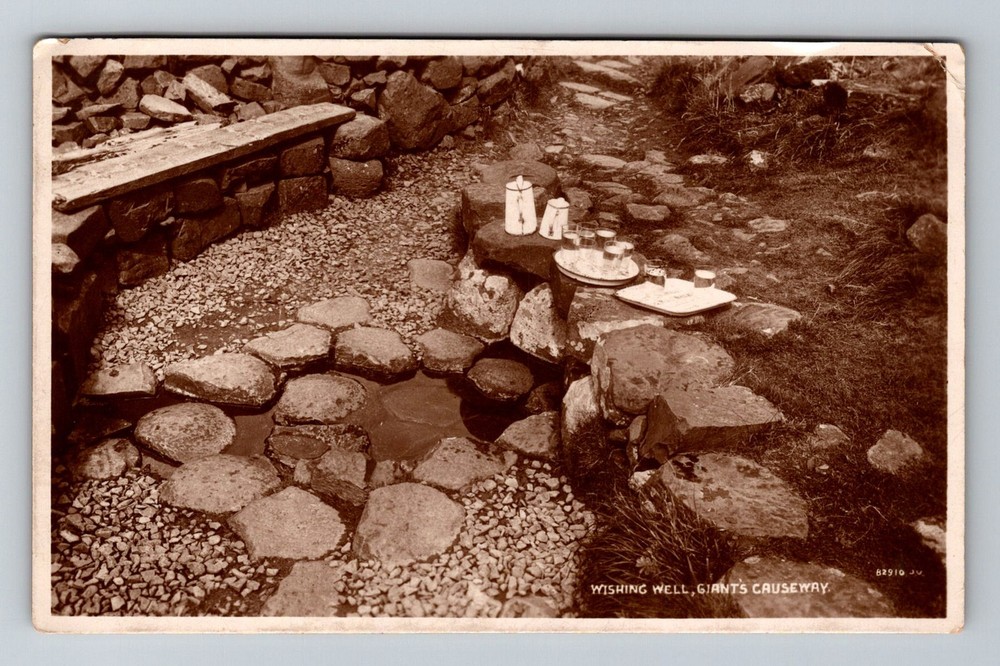 Northern Ireland- Giant's Causeway Wishing Well Old Card Vintage c1933 Postcard