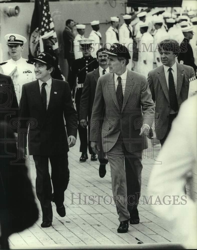 Press Photo President George H.W. Bush at the Ingalls Shipbuilding Shipyard, MS