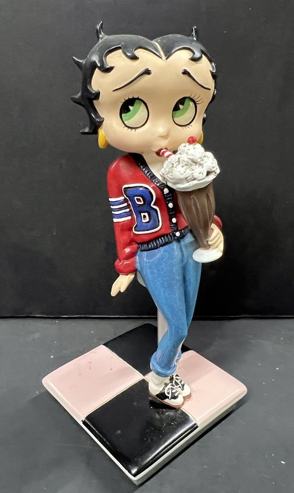 Betty Boop 1999 Figurine Danbury Mint Campus Cutie w/ Milkshake Vintage 6.5”