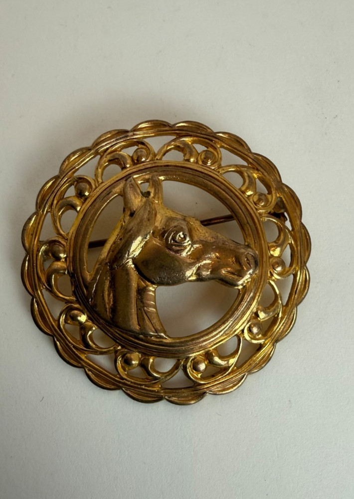 Vintage Gold Tone Horse Head Brooch Openwork Oval Equestrian Pin