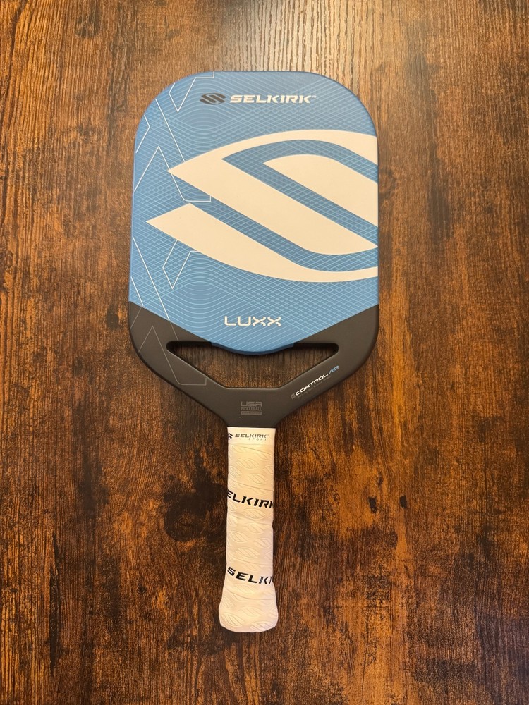 LIGHTLY USED Selkirk Luxx Control Air with InfiniGrit - Invikta Shape BLUE