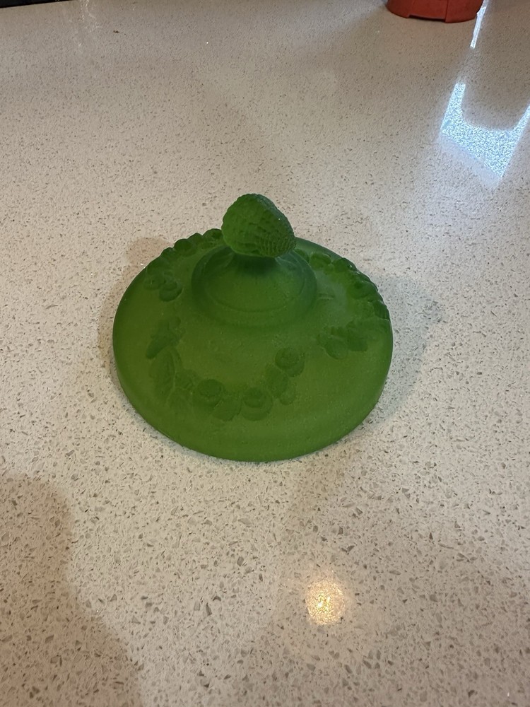 Vtg Westmoreland Green Satin Frosted Serpent Shell Candy Dish Lid