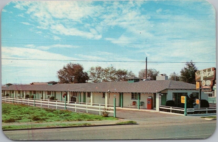 Vintage 1960s LAS VEGAS Nevada Postcard HIALEAH MOTEL - Fremont Street - Unused