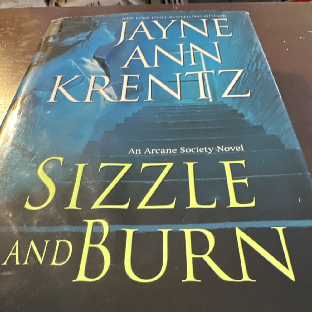 Jayne Ann Krentz Sizzle and Burn Arcane Society Hardcover Fiction 2008
