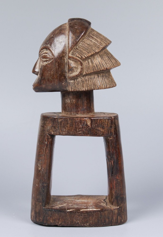 Luba friction oracle, Kakishi for Kashekesheke divination, with Mikanda coiffure