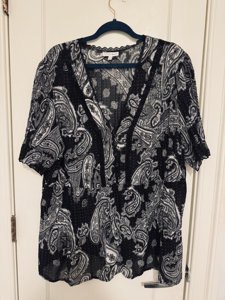Fashion Bug Womens Top Sz 22 24 Black White Paisley V Neck Short Sleeve Blouse