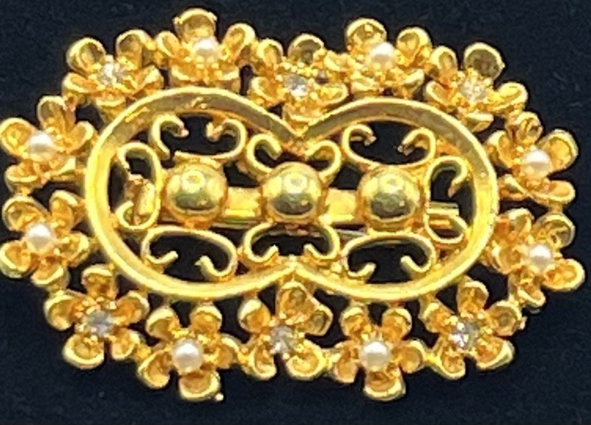 Vintage Gold Tone Filigree Brooch Pin Oval Scroll Embellishments Floral 1.75