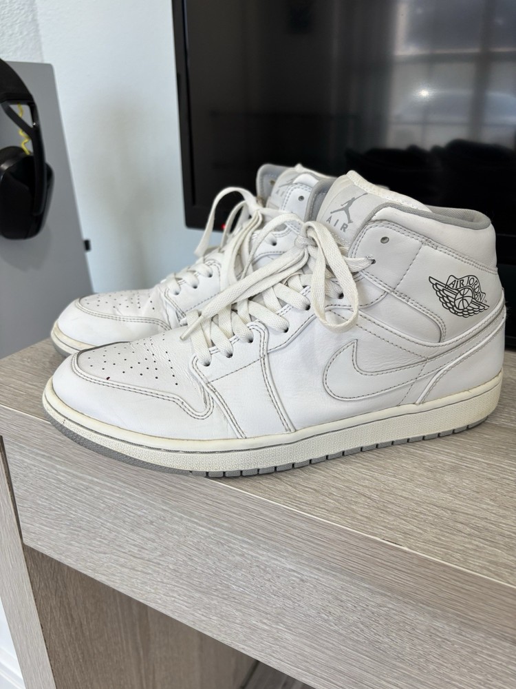 Jordan 1 Mid Men's Sneakers Size 10.5