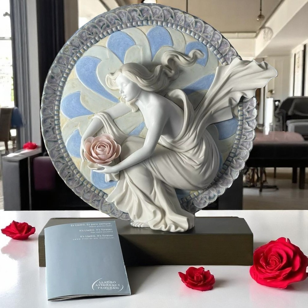 Lladro Retired SWEET WATER FLOWER 01011909 Woman Lady Brand New