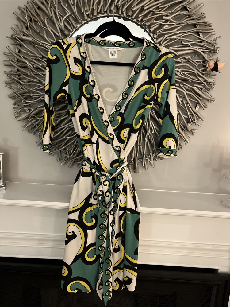 Diane von Furstenberg Women's Wrap Green Multi Size 2 Classic Silk Jersey