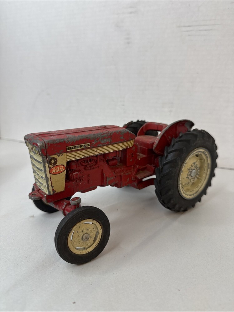 Ertl Eska Tractor International 340 Utility 1/16 Scale Vintage Toy