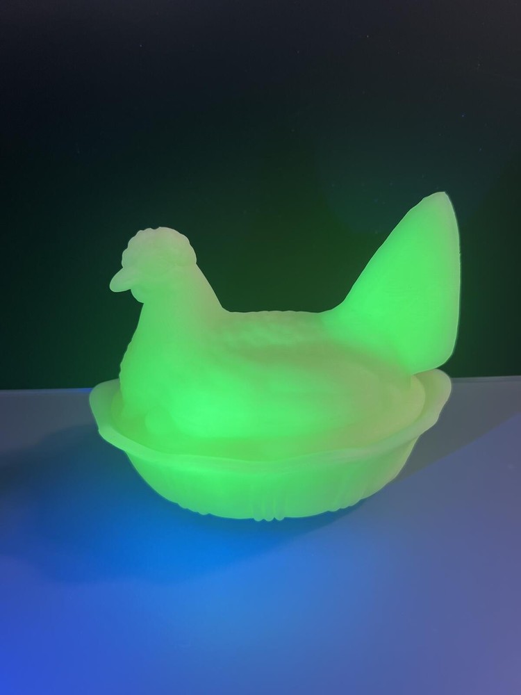 Uranium custard Fenton hen on nest 5.5”