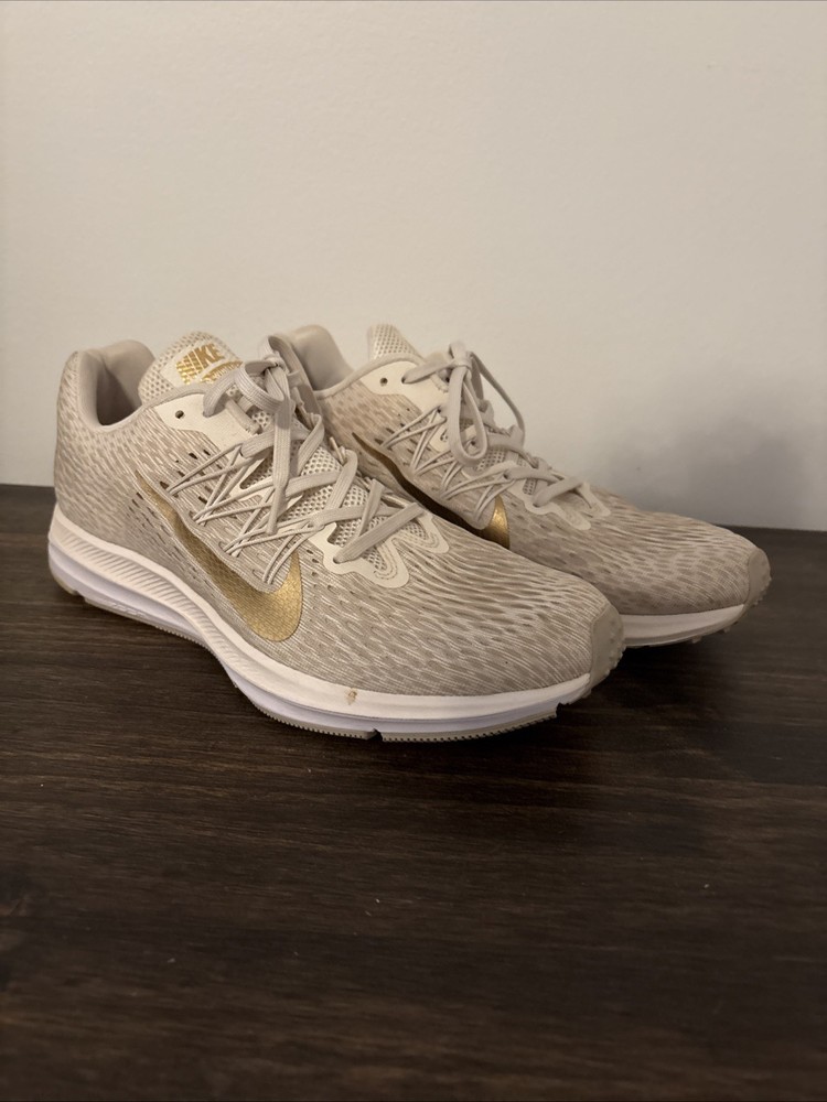 Nike Zoom Winflo 5 Women’s Beige With Gold Logo Athletic Running Shoes Size 11