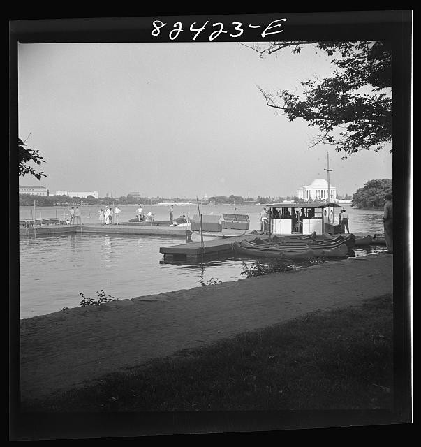 Washington D.C. Tidal Basin 1942 Sunday Boating Scene Jefferson Memorial
