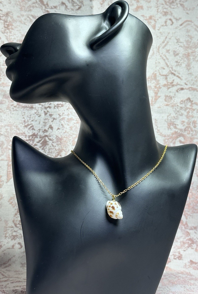 Handcrafted Natural Shell Pendant Necklace Gold Cable Chain