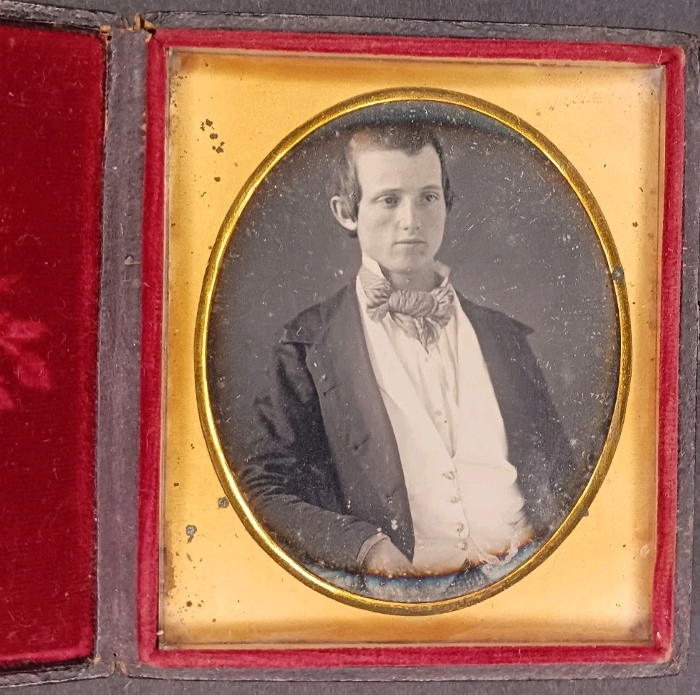 6th PLATE EARLY DAGUERREOTYPE YOUNG FASHIONABLE MAN IN NICE FULL CASE PHOTO
