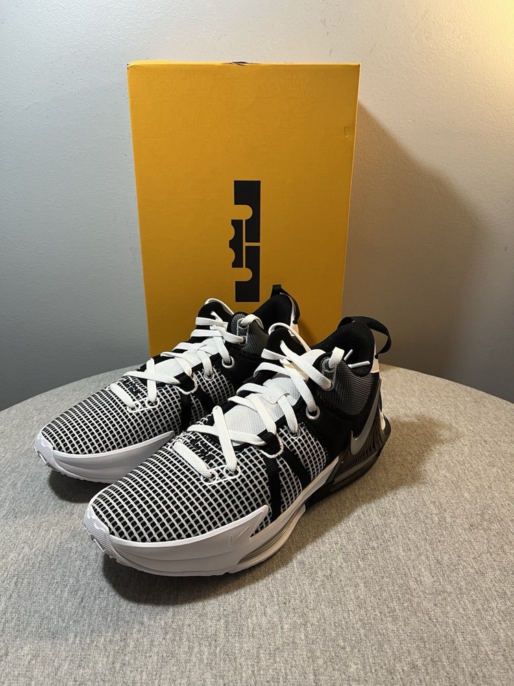 Nike Lebron Witness VII White Metallic Silver Black Men Size 10.5 DM1123-100