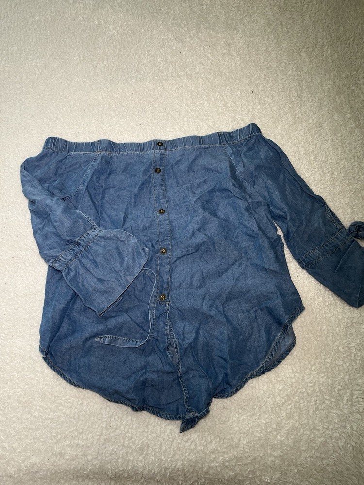 Cute Off the shoulders denim button down top | size: large