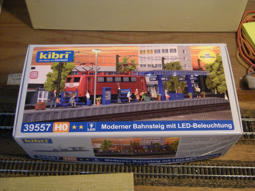 Kibri HO scale Passenger Platform Kit, 39557