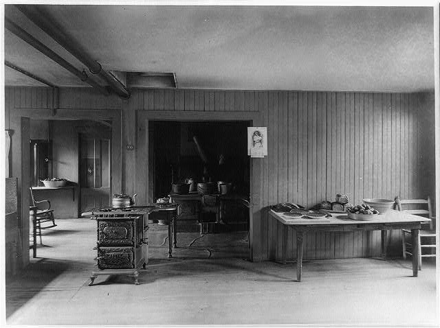Photo:Kitchen of the 1890's, Boston vic.
