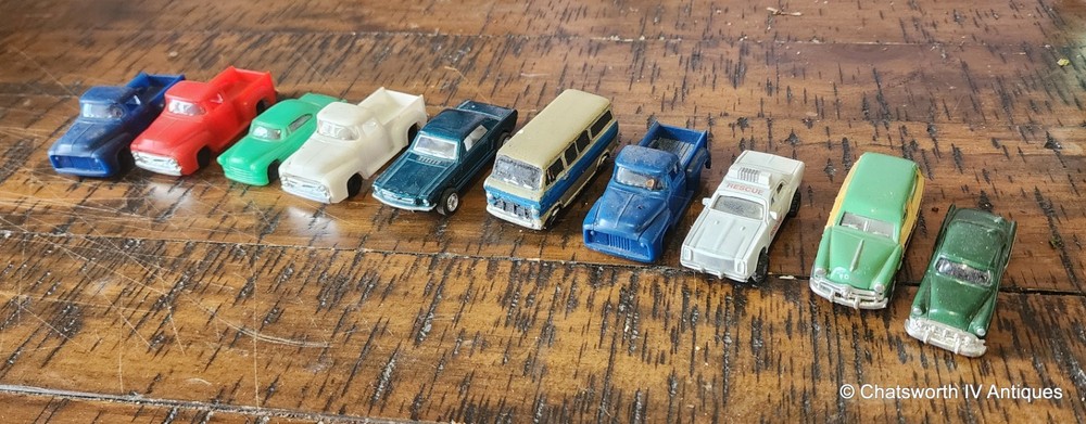 10 Vintage HO Scale Model Train Railroad Layout Accessories Vehicles Cars