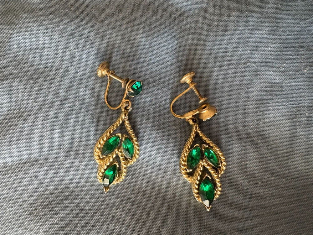 Vintage Green Rhinestone Dangle Screwback Gold Tone Earrings
