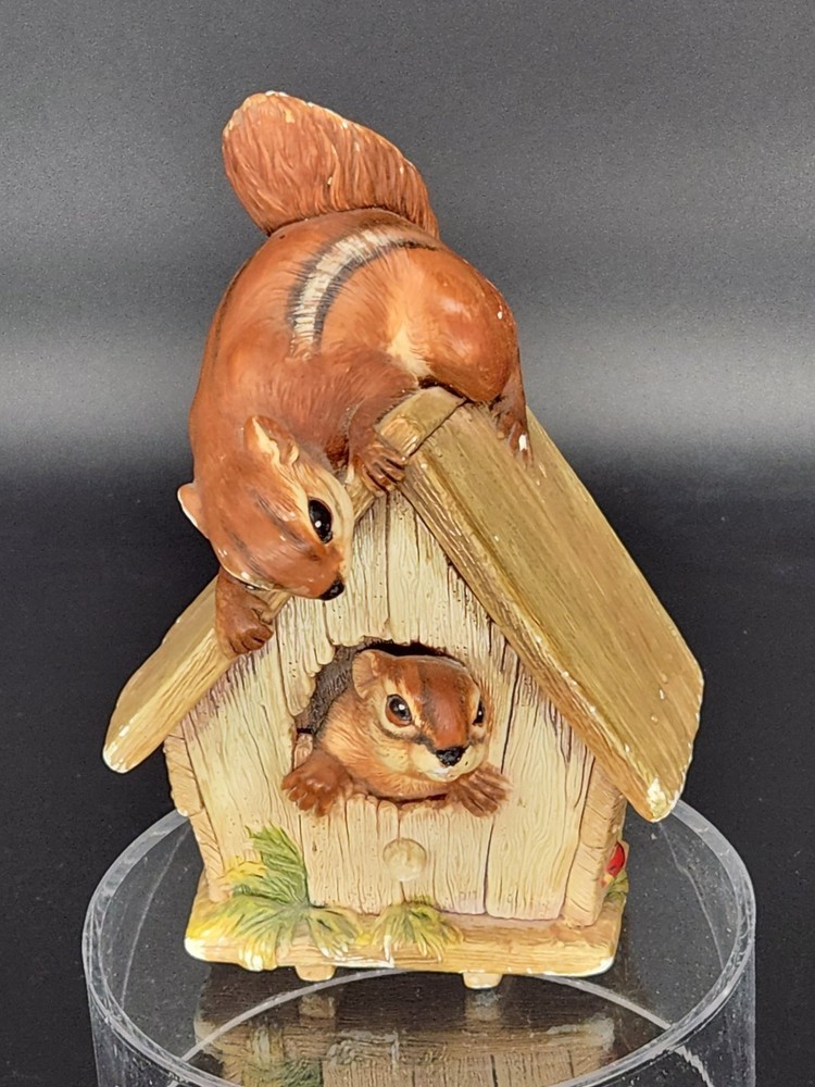 Bossons Chalkware Chipmunks in House Figurine 6-1/2