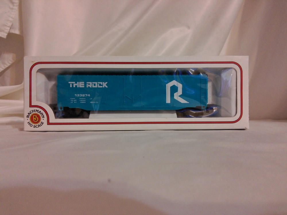 Bachmann HO Scale 50' Plug Door Box Car, The Rock (Rock Island) #133274