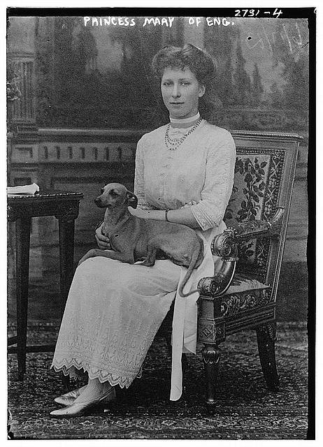 Photo:Princess Mary of England with Dog 1910s Portrait