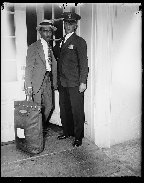 Photo:Washington DC White House Man with Police Officer 1936 Jul