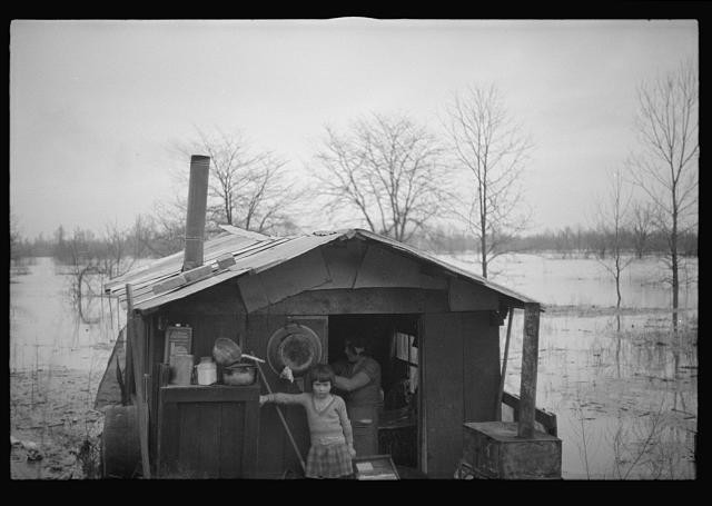 Photo:Marianna Arkansas 1937 Flood Family Makes Ark Houseboat Photo