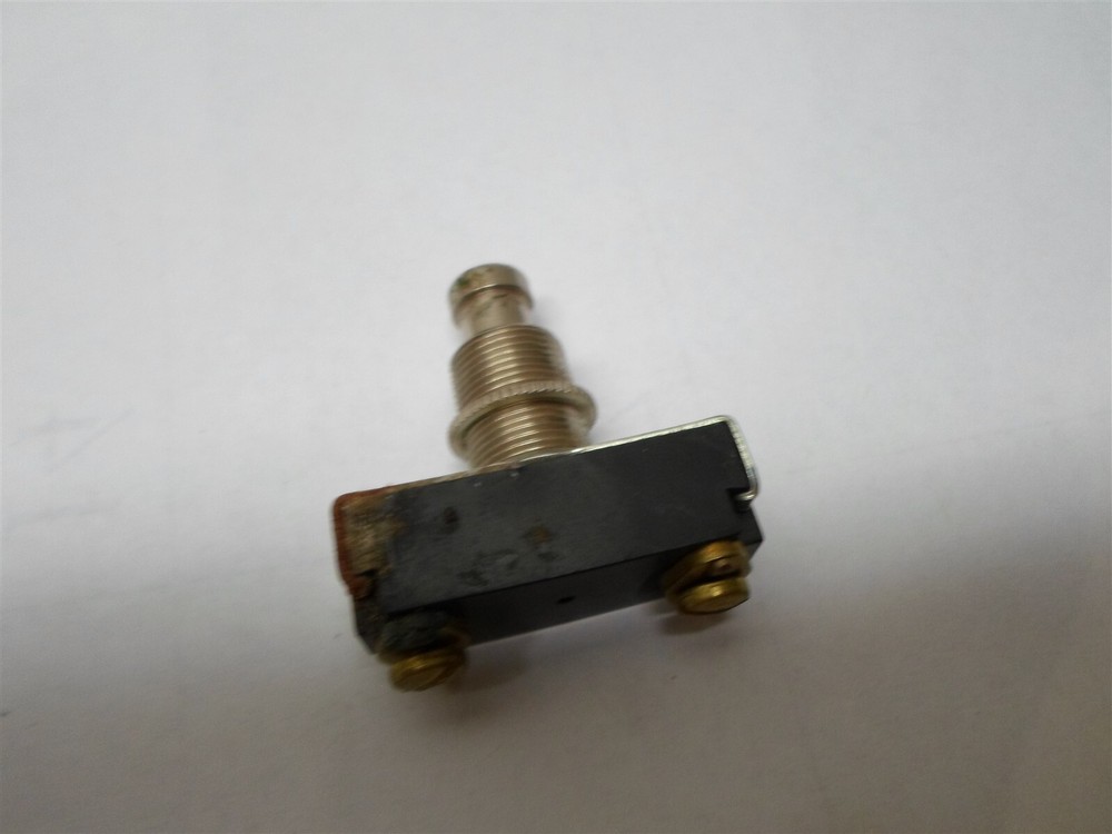 Used: Carling 10A 250 VAC, 15A 125 VAC Momentary Switch