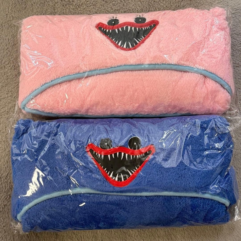 Poppy Playtime Huggy Wuggy Kissy Missy 2-Way Blanket Cushion Set 39 x 23 in