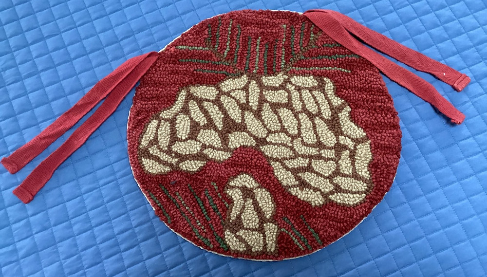 Handmade Pinecones Hooked Rug CHAIR PAD with TIES 15