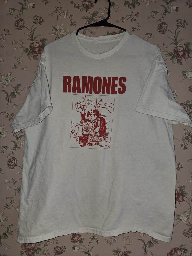 Vintage The Ramones Sedated T Shirt Sz XL Punk New York Rock N Roll 2000s y2k