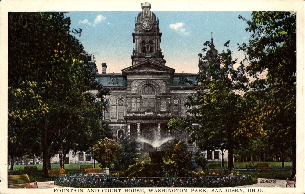 Washington House fountain and court house Sandusky Ohio OH 1920s postcard