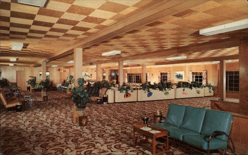 Grove City Ohio Beulah Park Dining Room in Club House lobby vintage postcard