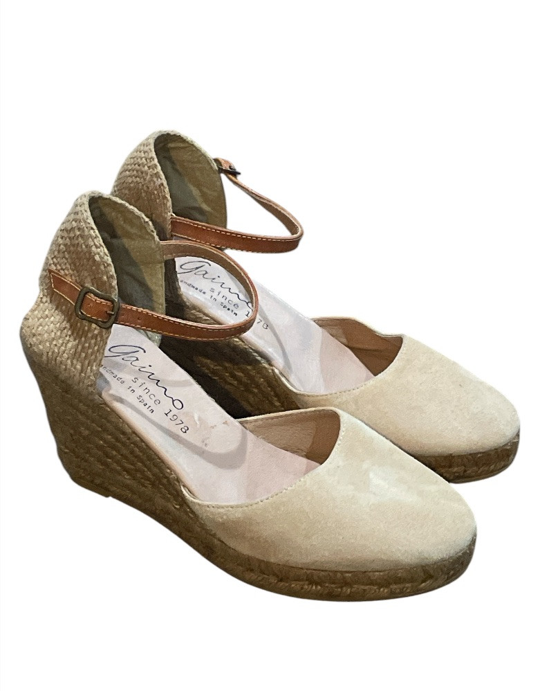 Anthropologie Gaimo Wedge Heel Women's US 8.5 EU 39 Tan Suede Made In Spain
